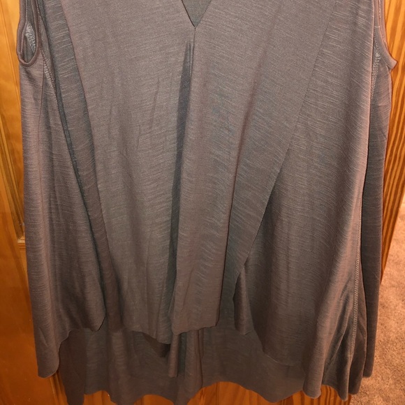 Top - Picture 2 of 3